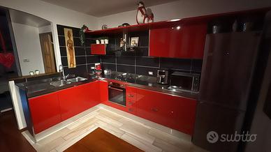 Cucina Scavolini laccata lucida rossa seminuova