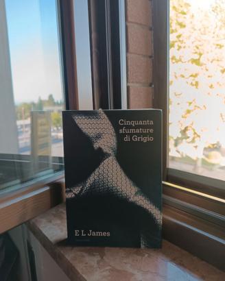 Libro "Cinquanta sfumature di grigio"