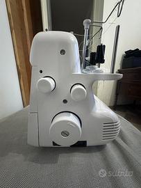 Macchina taglia e cuci