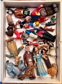 Pinocchio libro e personaggi in legno