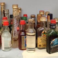 COLLEZIONE 70 BOTTIGLIE MIGNON LIQUORE ANNI  70-80