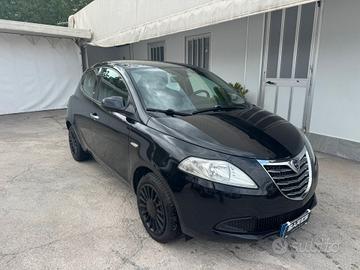 Lancia Ypsilon 1.2 69 CV 5 porte Silver