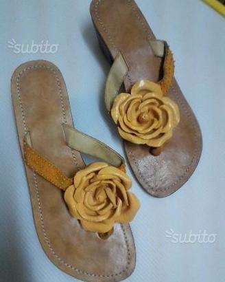 Sandali infradito con fiore cuoio n. 39