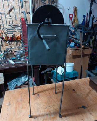 Vecchio attrezzo per nocciole