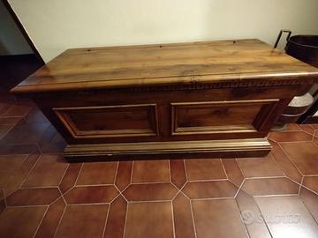 Cassapanca in legno