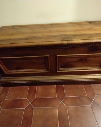 Cassapanca in legno