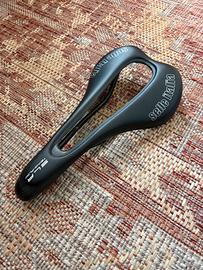 Sella full carbon stile SLR Flow T700 ultraleggera