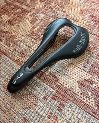 Sella full carbon stile SLR Flow T700 ultraleggera