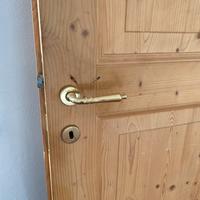 4 porte in legno di larice
