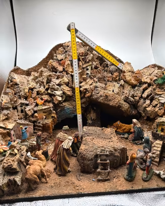 Presepe Artigianale in Sughero con Statuine