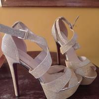 Scarpe oro con tacco a spillo