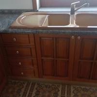 Cucina completa con isola