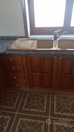 Cucina completa con isola