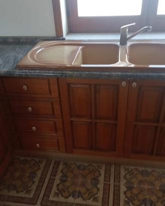 Cucina completa con isola