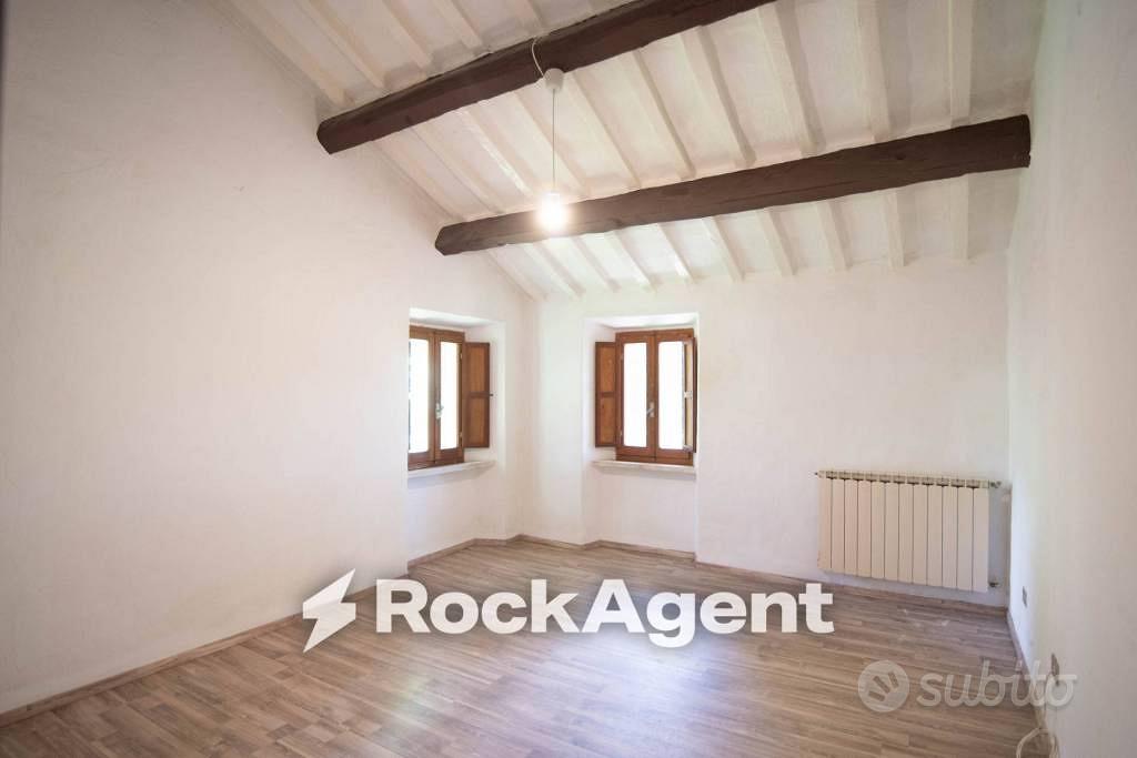Rustico / Casale di 307 m² con più di 5 locali e b - Vista 4