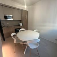 Disponibile casa cielo terra divisa in tre appa