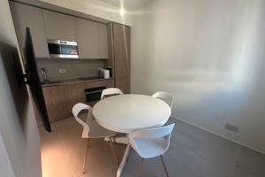 Disponibile casa cielo terra divisa in tre appa