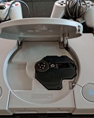 PlayStation 1 con cavo originale e 2 controller