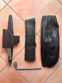 Trousse  attrezzi e Crick  Lancia delta integrale