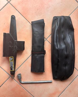 Trousse  attrezzi e Crick  Lancia delta integrale