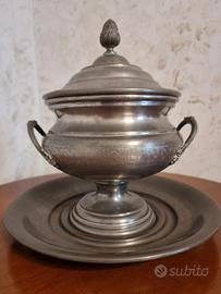 Zuppiera con vassoio in peltro vintage.