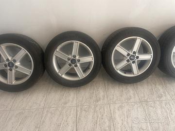 Ruote Goodyear con cerchioni in lega Ford