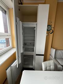 Frigorifero da incasso con mobile