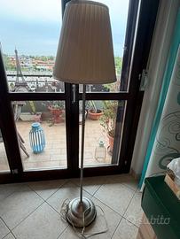 Lampada stile moderno con paralume plissettato