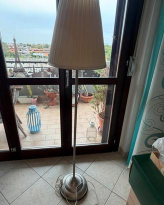 Lampada stile moderno con paralume plissettato