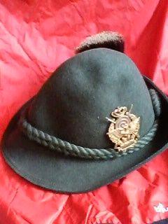 Copricapo (2) militari vintage: Alpini e Aviazione