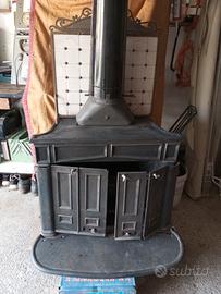 vecchia stufa caminetto in ghisa