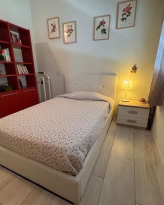 Letto con contenitore + comodino con lampada