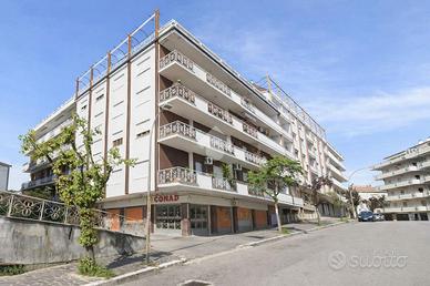 4 LOCALI A VASTO