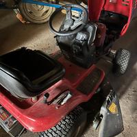 Trattorino tosaerba MTD LG 175