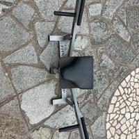 Attrezzo per pettorali