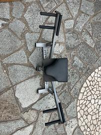 Attrezzo per pettorali