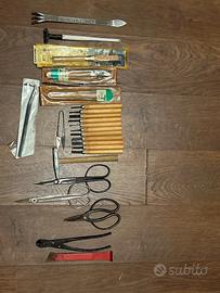 Bonsai attrezzi vari e vasi di piccole e medie dim