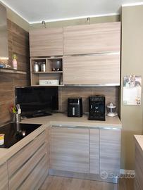 cucina angolare +penisola che tavolo