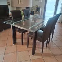 Tavolo in vetro 