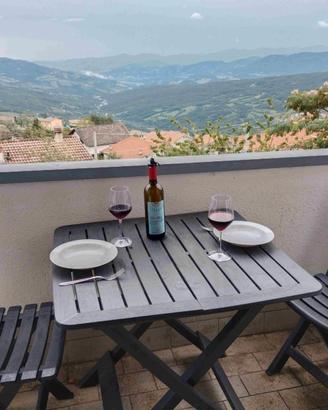 Bilocale panoramico con garage e vista Val Ceno -