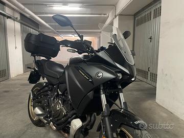 Yamaha tracer 7 my2024 + bauletto da vetrina