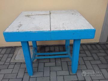 Tavolo in legno rustico vintage