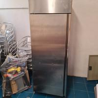 Armadio refrigerato 700 litri