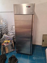 Armadio refrigerato 700 litri