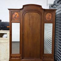 Antico armadio francese in legno di noce