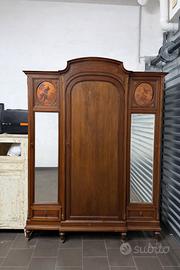 Antico armadio francese in legno di noce