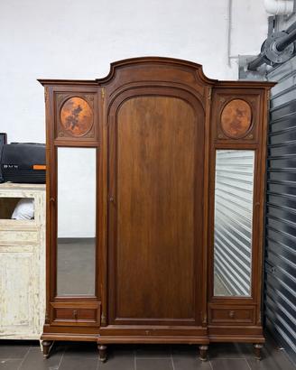 Antico armadio francese in legno di noce