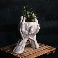 Vaso mani sollevate – Design artistico