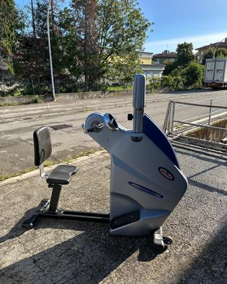 Attrezzo bike verticale  cardio