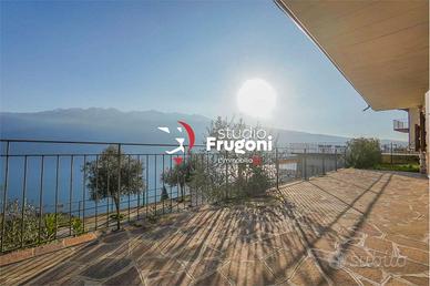APPARTAMENTO BILOCALE CON SPLENDIDA VISTA LAGO